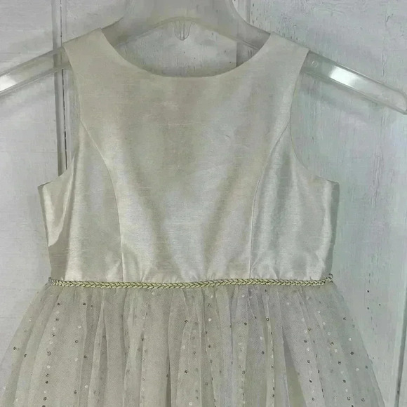 David’s Bridal Girls Size 7 Sleeveless Formal Cream button in back Dress w/Bow - Picture 3 of 14